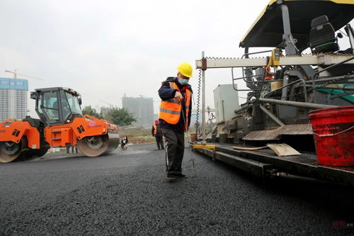 再加速！成都大運會直聯通道啟動瀝青鋪設，助力普通道路貨物運輸代理高效暢行